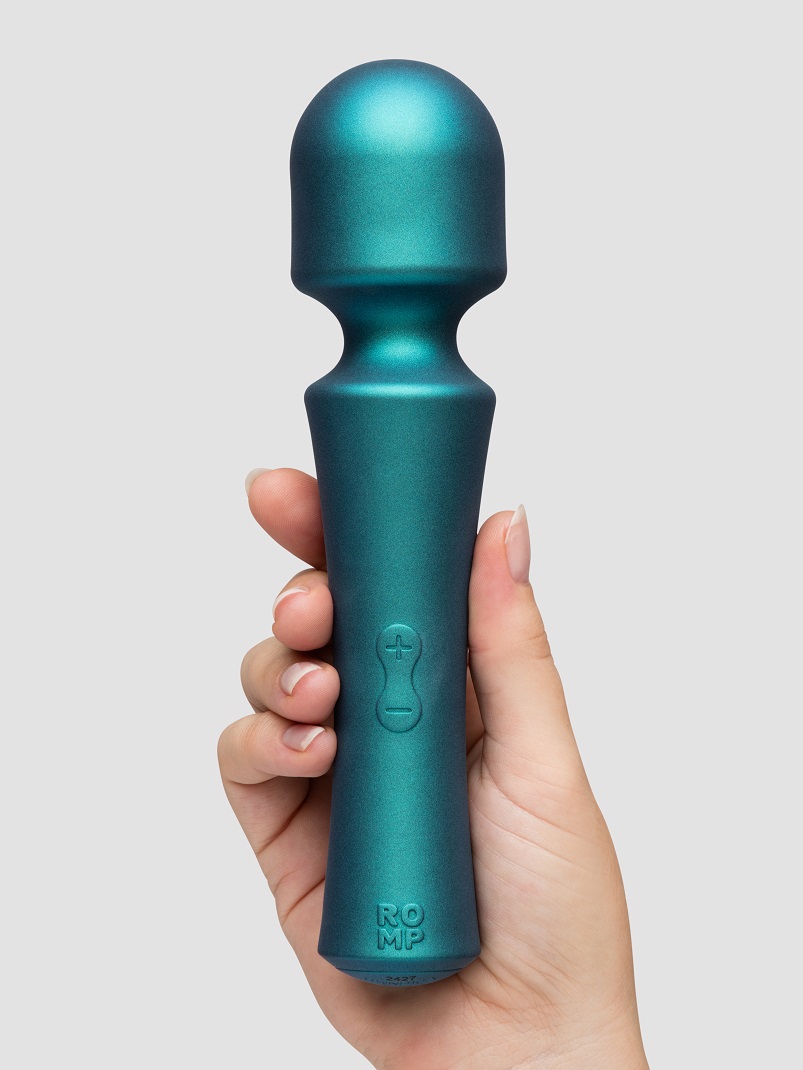 ROMP Presto 是一款具有神奇魔力的迷你無線棒式 振動器。憑藉6段強度和4種模式的強勁振動,這款 振動器只需輕鬆... Romp - Presto Wand 迷你強力震動按摩棒 - 綠色 照片-4