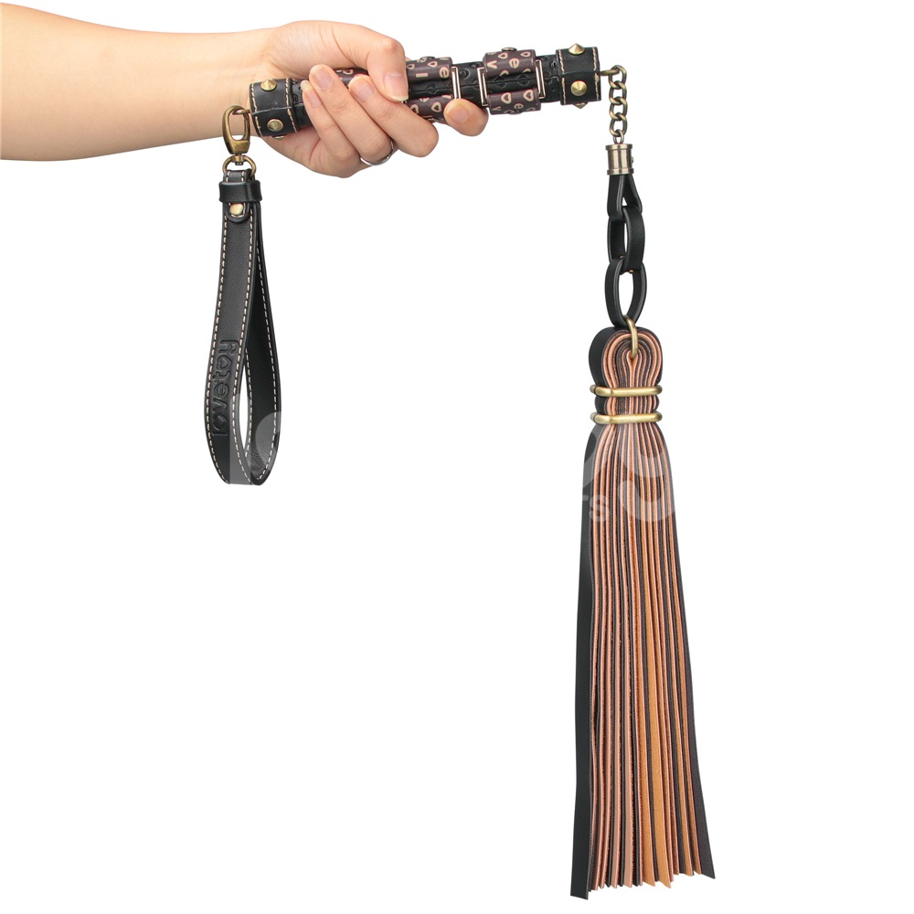 Immerse yourself in a blend of luxury and rustic charm with ... Lovetoy - Rebellion Reign Flogger - Black/Beige photo-3