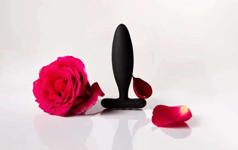 The Vesta butt vibrator is designed for a silky smooth exper... Je Joue - Vesta Vibro Butt Plug - Black photo-9