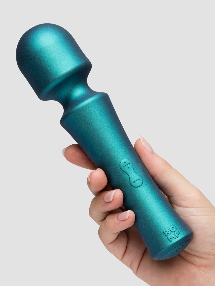 ROMP Presto 是一款具有神奇魔力的迷你無線棒式 振動器。憑藉6段強度和4種模式的強勁振動,這款 振動器只需輕鬆... Romp - Presto Wand 迷你強力震動按摩棒 - 綠色 照片-5