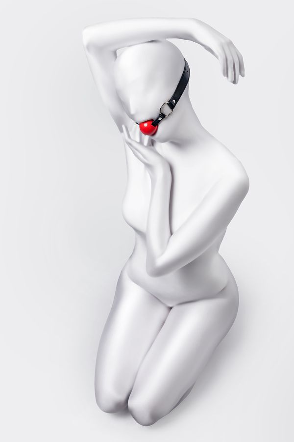 The best remedy for chatter in bed is a stylish and daring g... Anonymo - Ball Soft Gag - Red photo-3