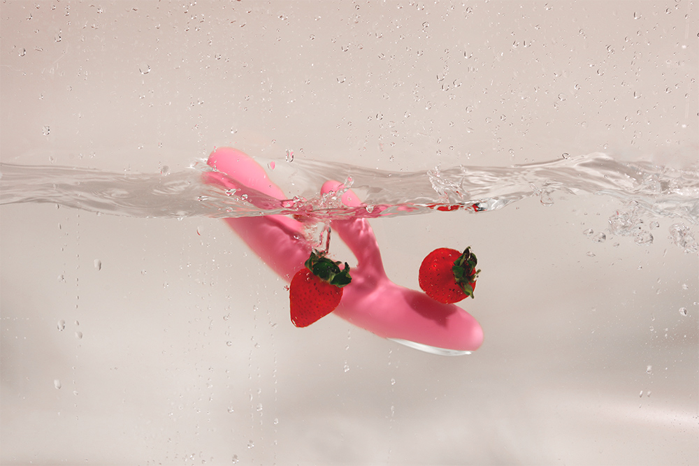 Fill yourself up with knee-shaking satisfaction. Avery featu... SVAKOM - Avery Thrusting Rabbit Vibrator - Strawberry Pink photo-11