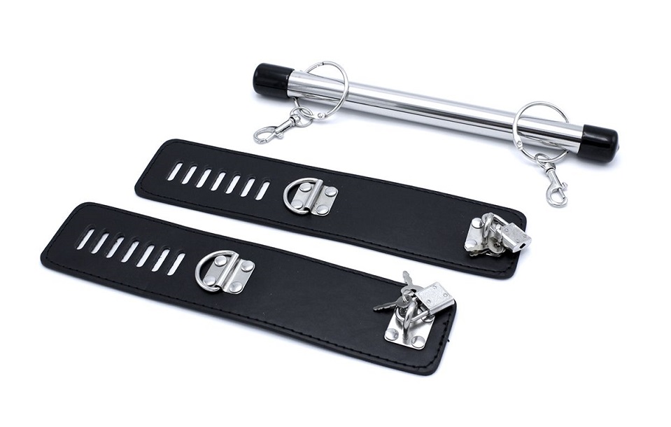 Spread your hands with this BDSM spreader bar with black PU-... Kiotos - Hand Bondage Bar S - Black photo-2