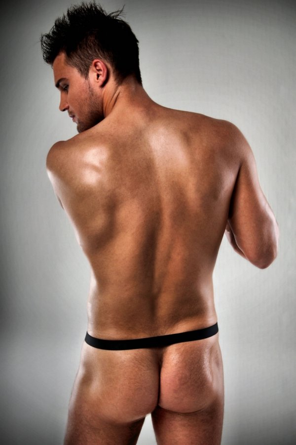 The simple and effective design of the model effectively cat... Passion - Men's Thong 015 - Silver - S/M photo-2