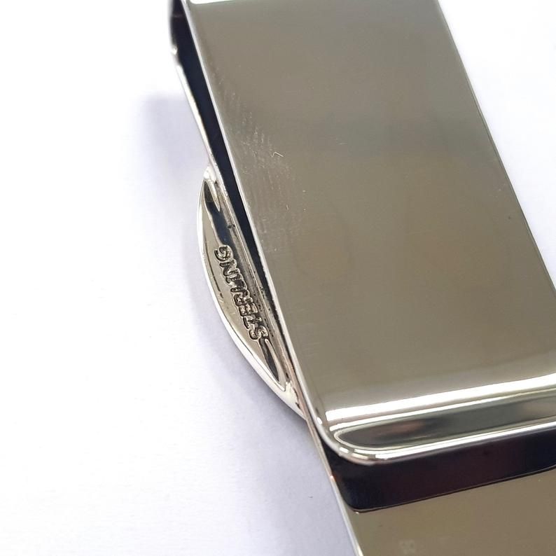 Handmade
Made of silver and enamel
5 cm x 2.5 cm
Weight: 21... Victorian Style Erotic Enamel 'Artist' Money Clip 925 sterling Silver photo-6