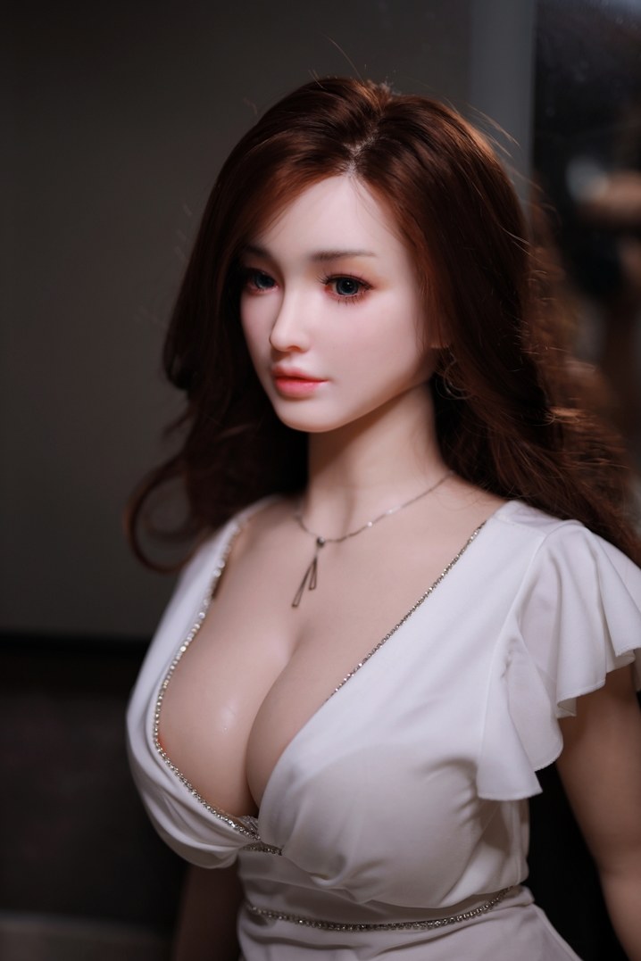 如想查看真人娃娃样办,请到我们的展示室。
我们明白有些客户在订购前会想亲自感受真人娃娃的材质,样办可于我们的香港深水... Cecilia 日本真实感实体娃娃,曲线身材,柔软硅胶材质,163cm (5’3 ft) 照片-4