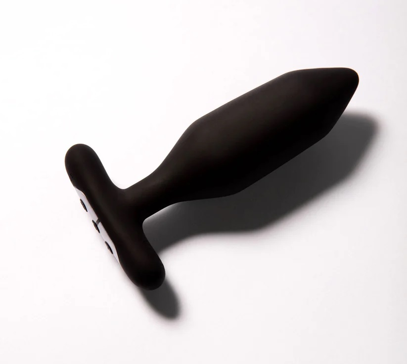 The Onyx butt vibrator is designed for its weighted fulfilli... Je Joue - Onyx Vibro Butt Plug - Black photo-6
