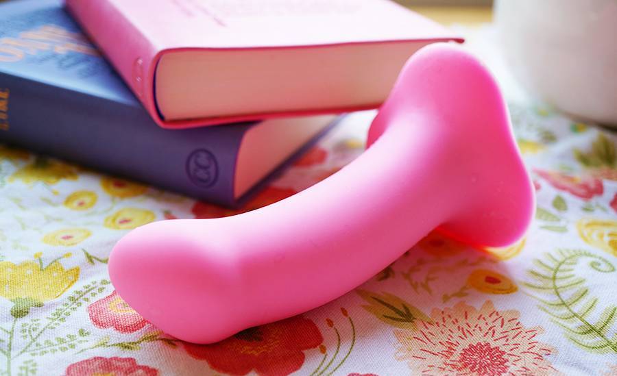 AMOR has a length of 14.6 cm and diameter of 3.7 cm, making ... Fun Factory - Amor - Candy Rose photo-6