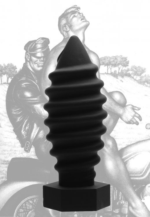 Plug up your ass with this enormous and unique plug! Press t... TOF - Screw U Anal Plug - Black photo-2