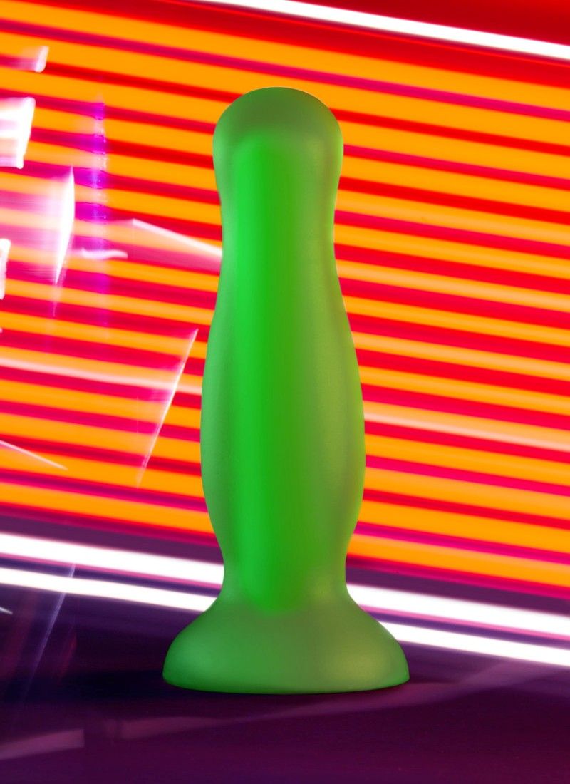 Glowing in the dark Victor Glow is your chance to go beyond ... Beyond - Victor Glow Anal Plug - Green photo-7
