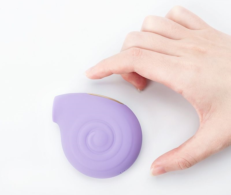 Little Snail is a handy clitoral air wave stimulator with a ... Nomi Tang - Little Snail - Lavender photo-3
