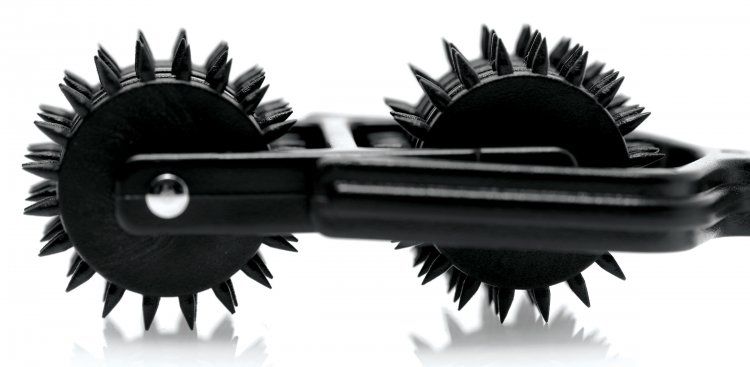 Experience a light side of BDSM with a unique pinwheel with ... Master Series - Transfix 10 Reel Dual Pinwheel - Black photo-3