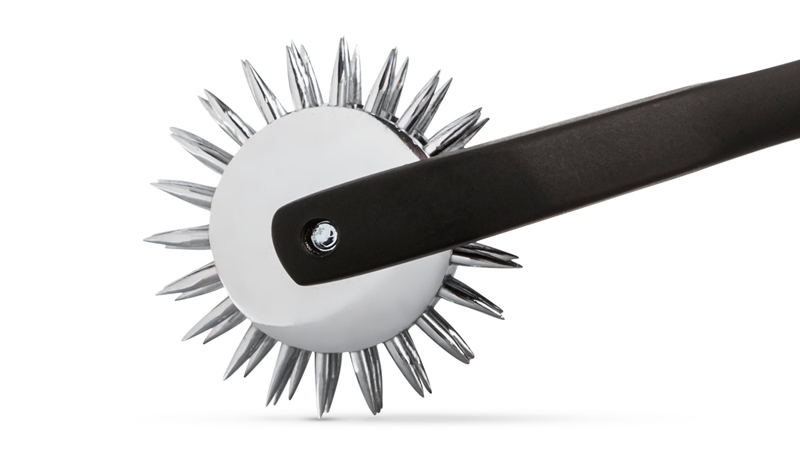 This elegant black Wartenberg wheel from the Sinner Gear col... Sinner Gear - Wartenberg Wheel 3 Row - Black photo-4