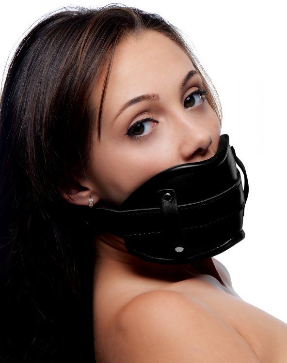 Plug up that pie hole with a silicone cock, strapping it to ... Strict - Cock Head Silicone Mouth Gag - Black photo-4