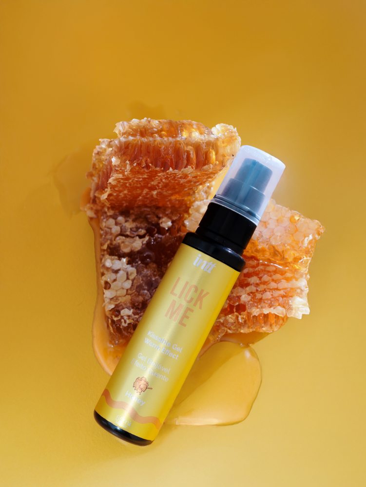 This exquisite edible gel has been carefully formulated to a... INTT - Lick Me Warm Kissable Gel - Honey - 50ml photo-3