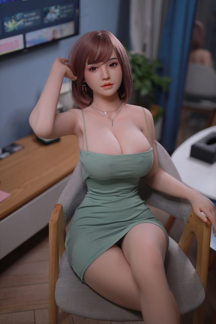 如想查看真人娃娃样办,请到我们的展示室。
我们明白有些客户在订购前会想亲自感受真人娃娃的材质,样办可于我们的香港深水... YunXi 亚洲仿真实体娃娃,巨乳,超软矽胶 161 cm(5’3 英尺) 照片-9