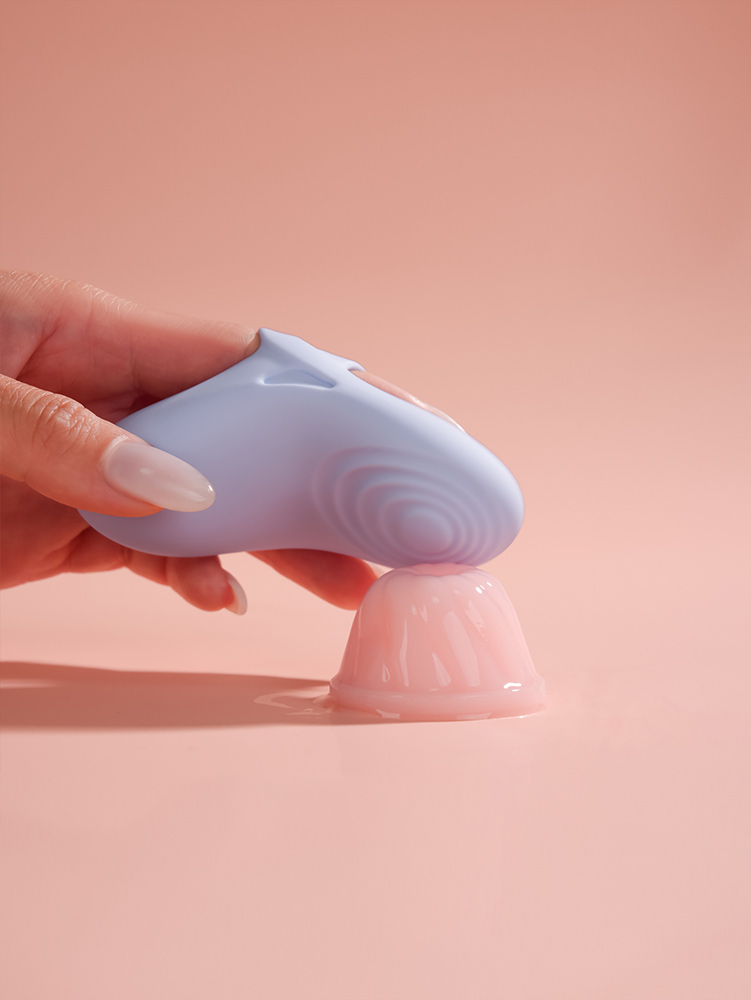 Echo 2 becomes a second skin once you slip this curved, flex... SVAKOM - Echo 2 APP Flexible Finger Vibrator - Sky Blue photo-2