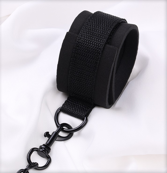 Woven cotton handcuffs for role play
MT - Cotton Handcuffs - Black photo-3