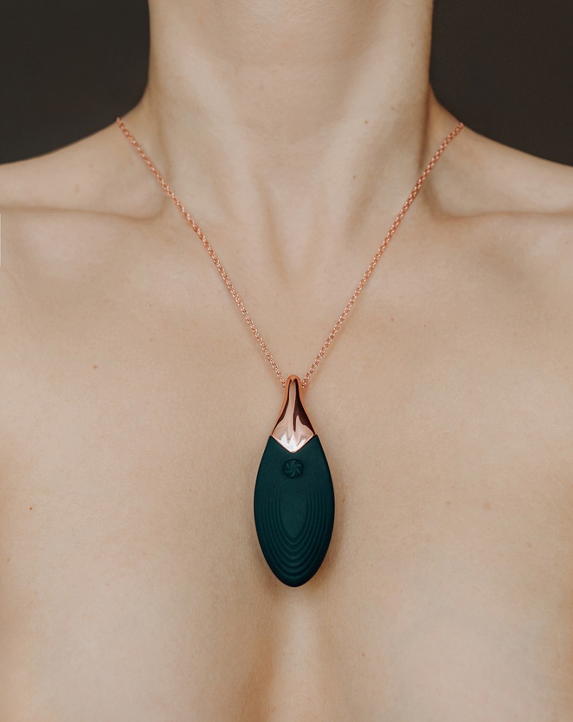 Elegant and provocative green leaf-shaped vibrator that can ... Lola Games - Liberty Leaf Vibro Necklace - Green photo-2