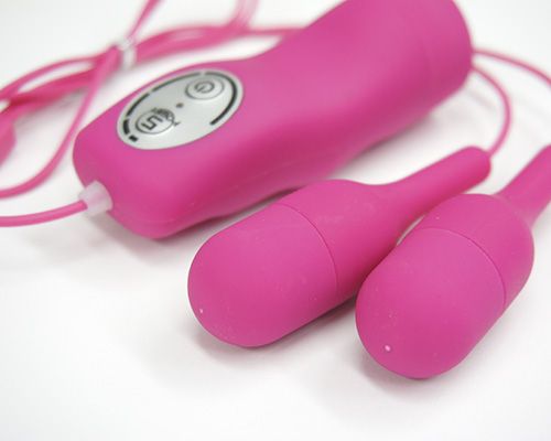 With a silicon grip that is resistant to numbness
"Twin... A-One - Biburaru Twin Bullets photo-4