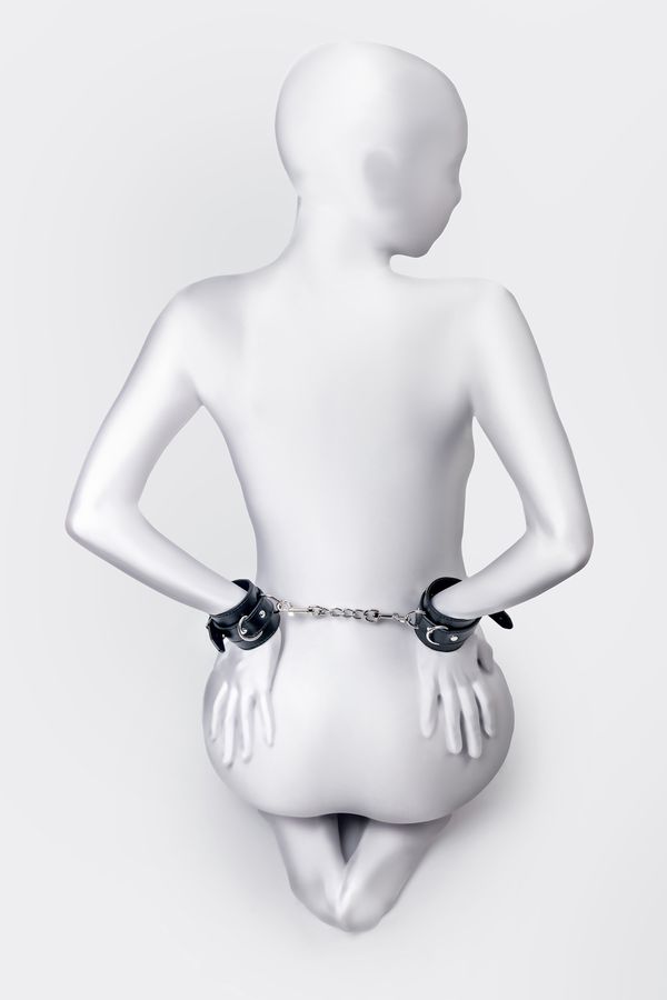 Cuffs are made of genuine leather with a velour lining. Nick... Anonymo - Handcuffs - Black photo-3