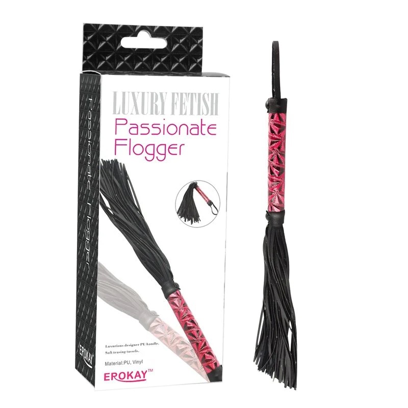Ergonomic Handle the adult whip black is ergonomic, lightwei... Erokay - Pyramid Flogger - Red photo-2