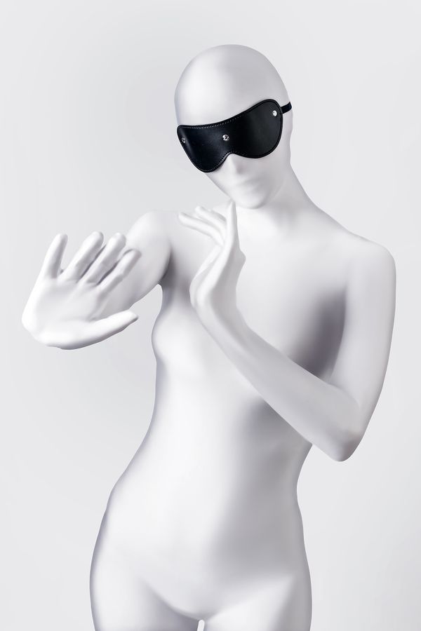 Made of genuine leather with velour lining.
Nickel-plated ... Anonymo - Eyes Blindfold - Black photo-3