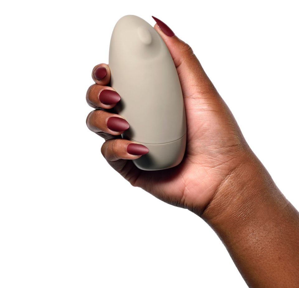 Set the speed of your sensations with patent-pending Percuss... Lora DiCarlo - Carezza Clitoral Massager - Beige photo-2