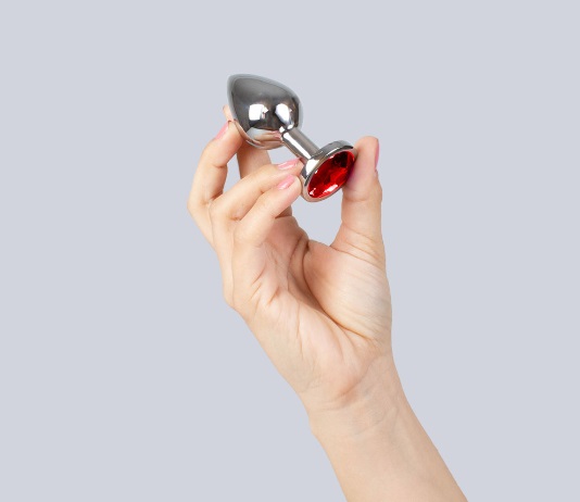 This Jewelled metal butt plug is perfect for arousing newcom... Secret Play - Metal Anal Plug M - Red photo-2