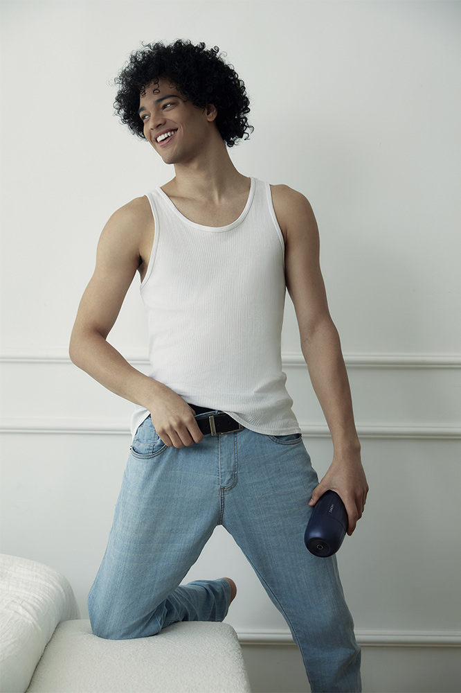 Stronger suction with real heat. The Sam Neo 2 Pro uses a he... SVAKOM - Sam Neo 2 Pro Interactive Heating Masturbator - Dark Blue photo-9
