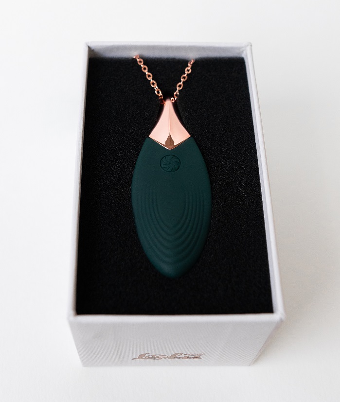 Elegant and provocative green leaf-shaped vibrator that can ... Lola Games - Liberty Leaf Vibro Necklace - Green photo-8