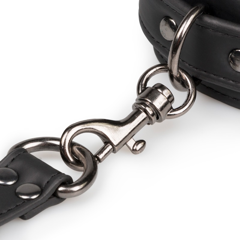 With this versatile faux leather hogtie you can make every b... Easytoys - 4-Way Hogtie - Black photo-5
