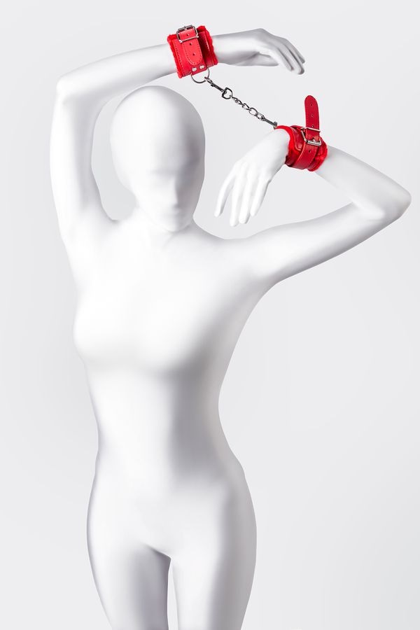 They are made of genuine leather with a velour lining. Nicke... Anonymo - Handcuffs - Red photo-3