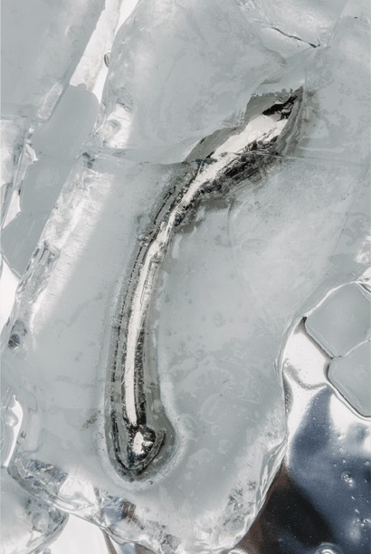 Indulge in rolling climaxes and experience endless gratifica... Le Wand - Arch Double Ended Metal Dildo photo-6