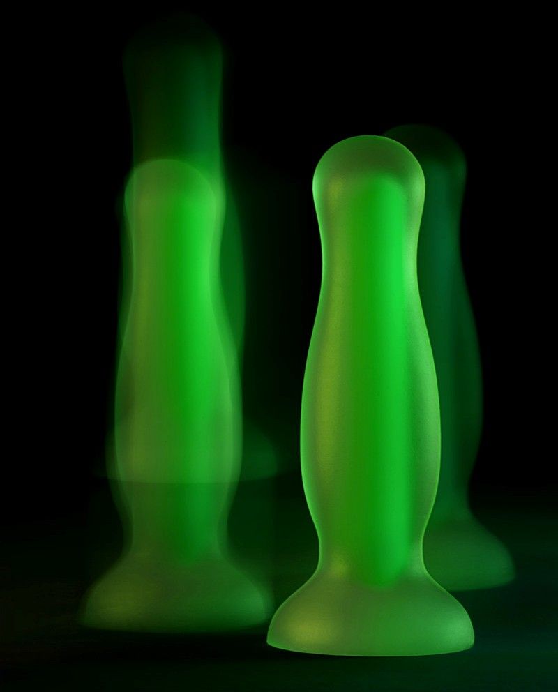 Glowing in the dark Victor Glow is your chance to go beyond ... Beyond - Victor Glow Anal Plug - Green photo-6
