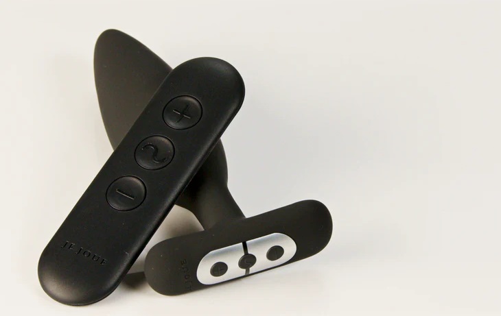 The Onyx butt vibrator is designed for its weighted fulfilli... Je Joue - Onyx Vibro Butt Plug - Black photo-7
