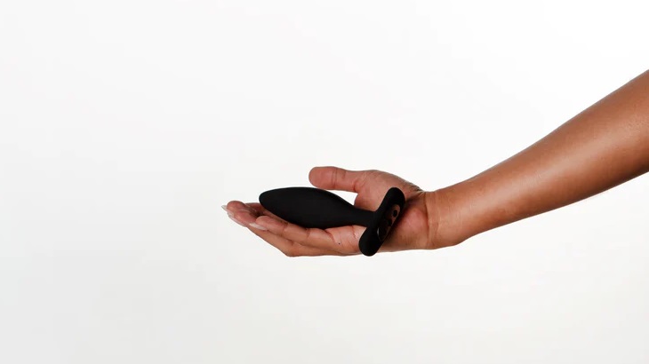 The Vesta butt vibrator is designed for a silky smooth exper... Je Joue - Vesta Vibro Butt Plug - Black photo-5