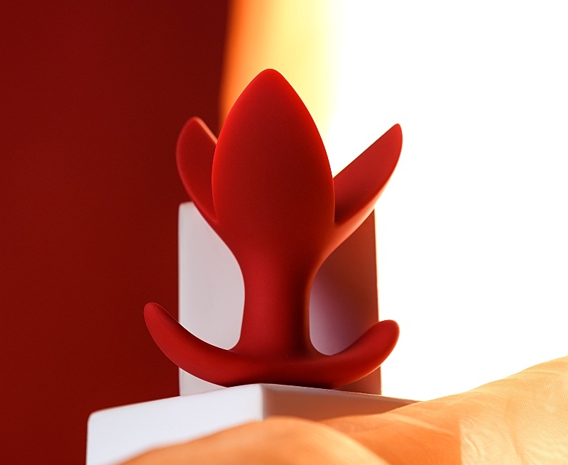 This three-petal expander plug has an exclusive design that ... ToDo - Flower Expander Plug - Red photo-5