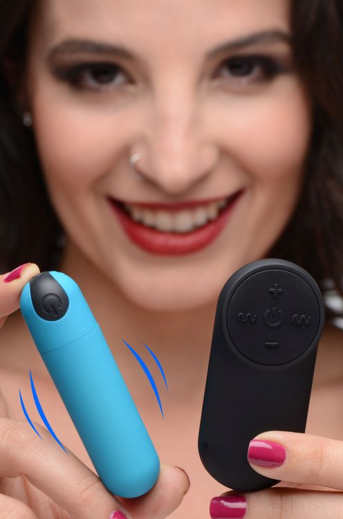 Prepare to Bang yourself with this tiny but powerful vibrati... Bang! - 21X Vibro Bullet w Remote - Blue photo-2
