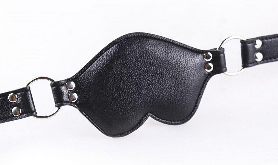 This Big Lips Mouth Gag has a penis shaped gag to insert in ... Kiotos - Big Lips Penis Gag - Black photo-4