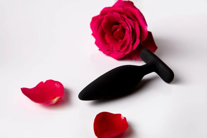 The Vesta butt vibrator is designed for a silky smooth exper... Je Joue - Vesta Vibro Butt Plug - Black photo-8