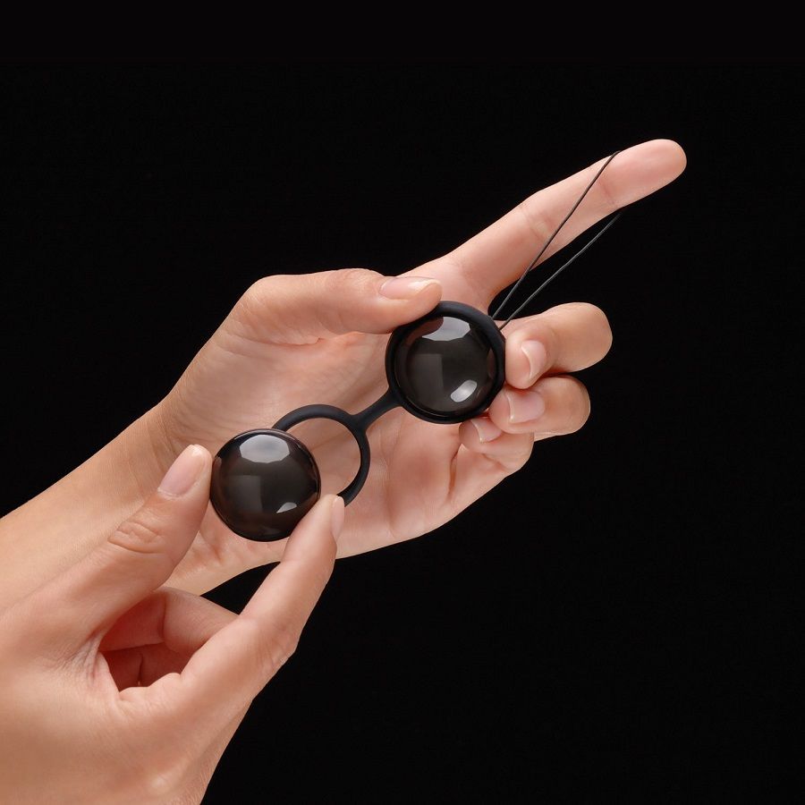 For women and couples seeking more intense intimate sensatio... Lelo - Luna Beads Noir Kegel Balls - Black photo-6