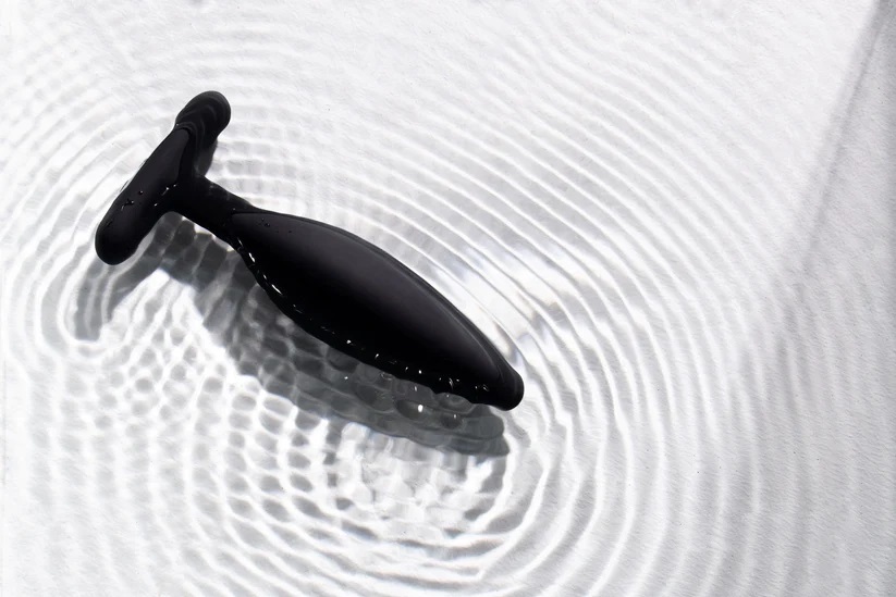 The Egon vibrating butt vibrator is designed for its multi-s... Je Joue - Egon Vibro Butt Plug - Black photo-12