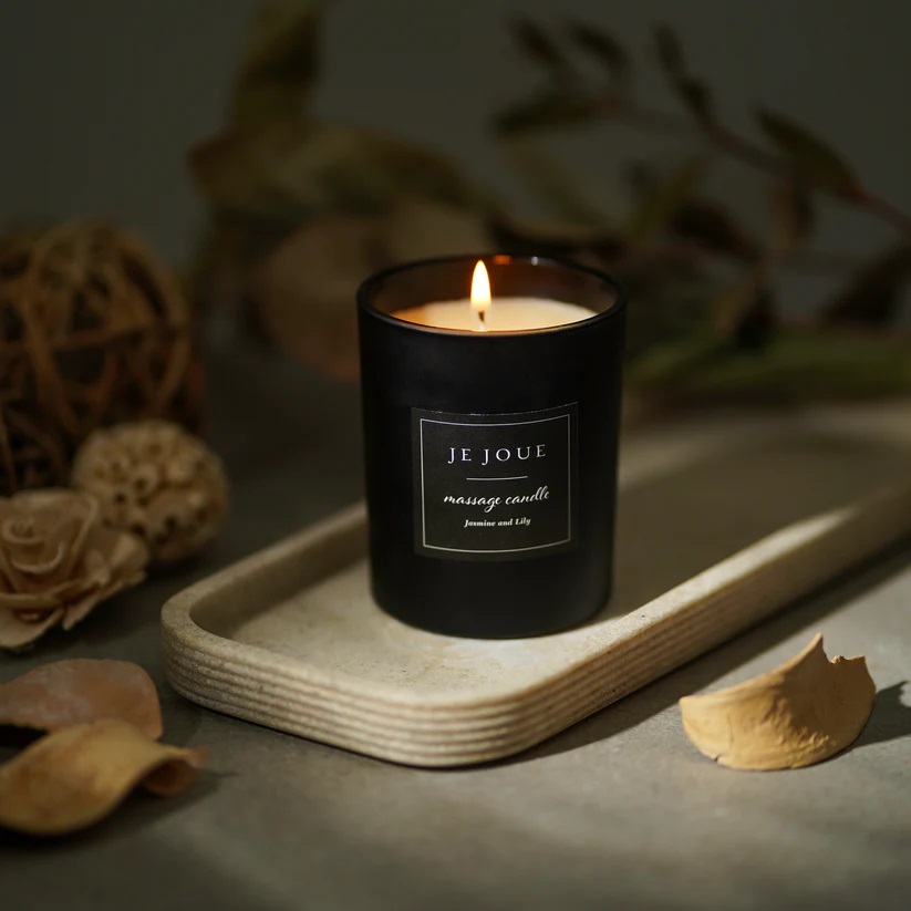 A sensual fragrance that will set the mood for the most inti... Je Joue - Jasmine Lily Candle - 400g photo-2