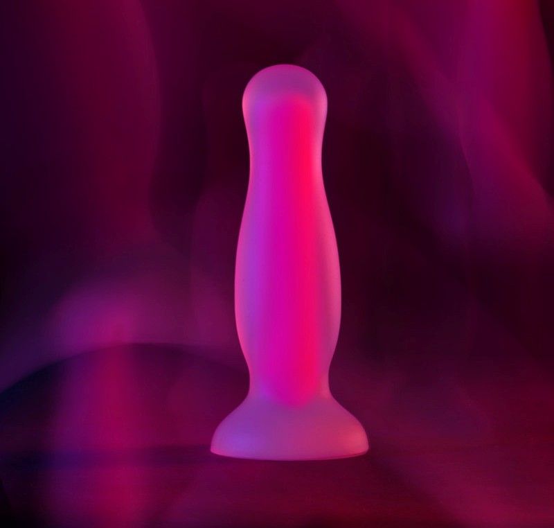 Glowing in the dark John Glow is your chance to go beyond re... Beyond - John Glow Anal Plug - Pink photo-8