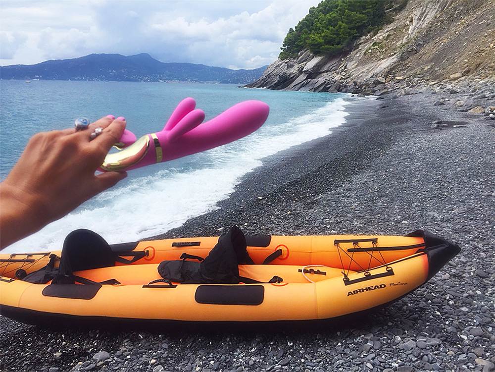 Can boast of 3 powerful motors, one of which is in the trunk... Gvibe - Grabbit - Candy Pink photo-2