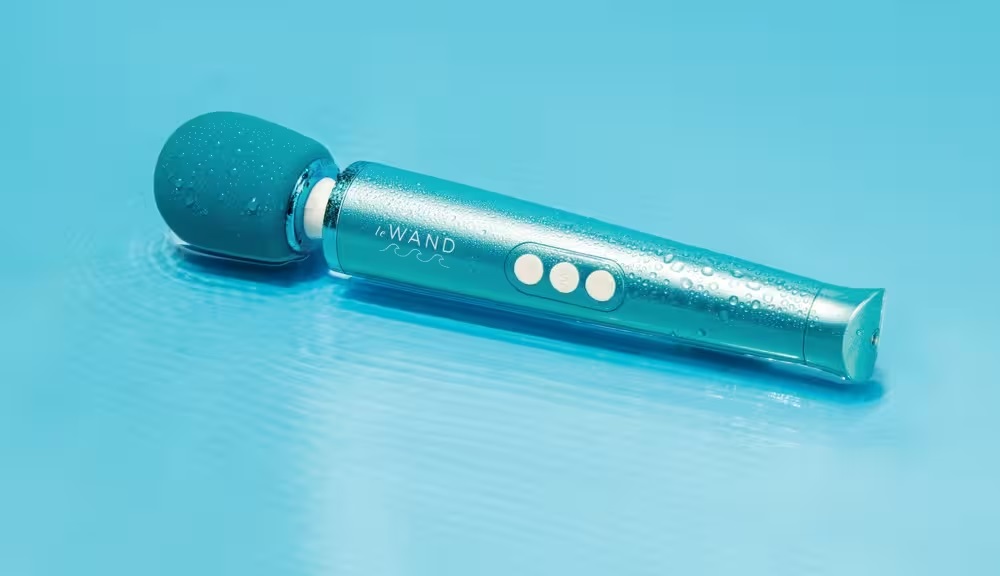 Solo and couple massages now also in the bath and shower!
Th... Le Wand - Dive Rechargeable Massager - Blue photo-3
