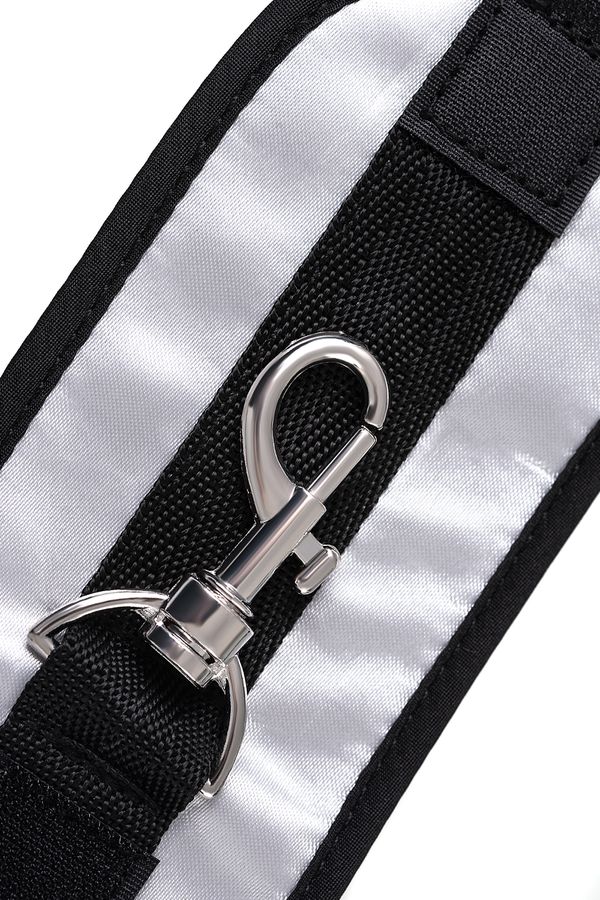 Hand hand cuffs with clamps for bedroom play
Material ... Anonymo - Hand Clamps - Silver/Black photo-10