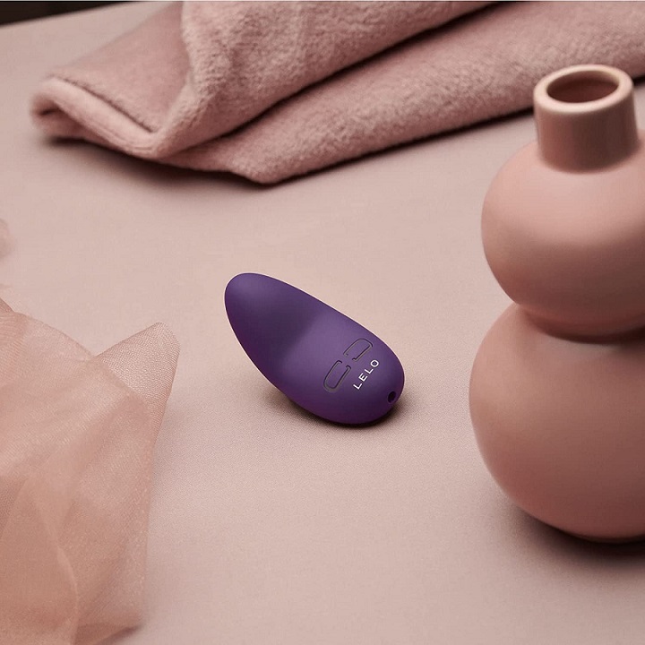 The sex toy that started it all is back for LELO's 20 ye... Lelo - Lily 3 Mini Vibrator - Dark Plum photo-2