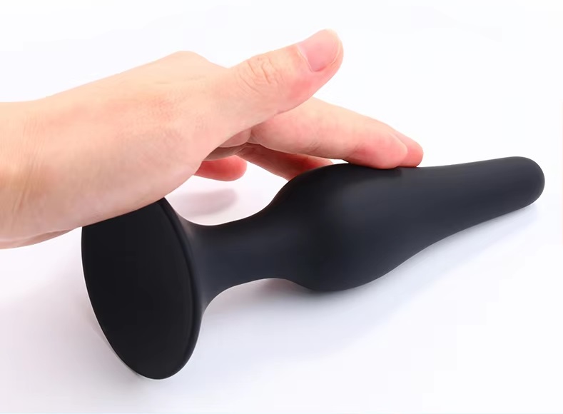 Round water drop design is easier entry will not hurt the sk... MT - Suction Cup Plug S - Black photo-3